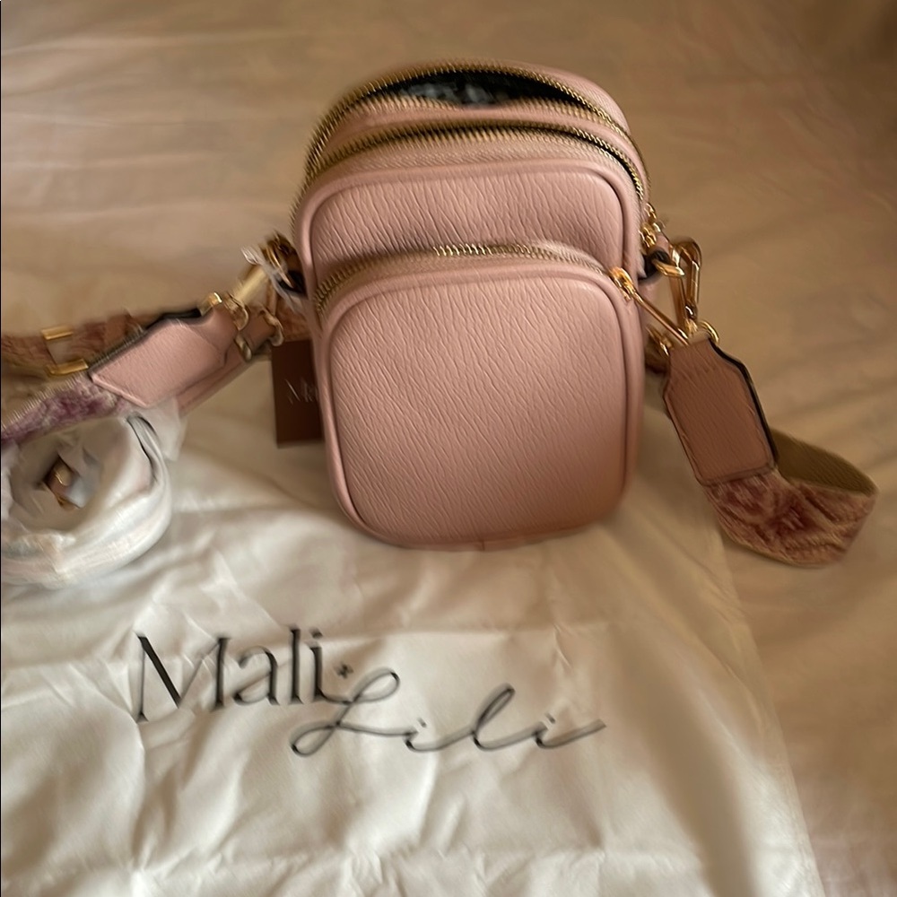 Elegant Pink Crossbody Bag with Chain Strap